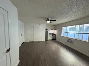 1321 E St, Unit 9 in Sacramento, CA - Foto de edificio - Building Photo