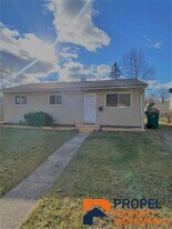 1201 Red Leaf Ln in Ypsilanti, MI - Building Photo