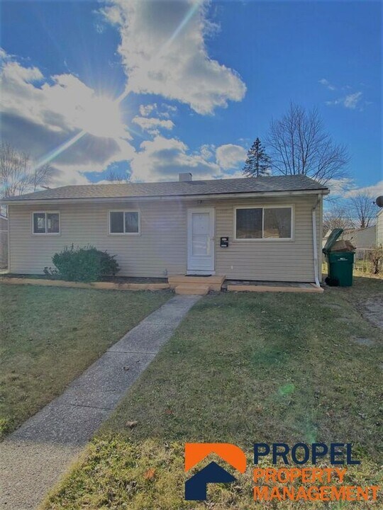 1201 Red Leaf Ln in Ypsilanti, MI - Building Photo