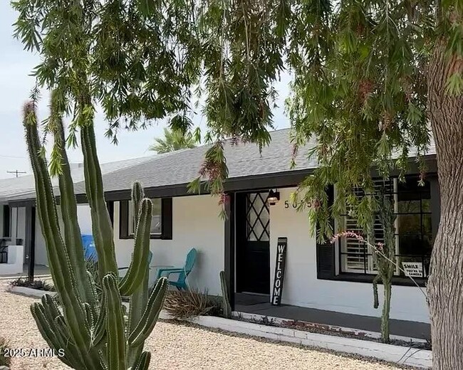 5015 E Yale St in Phoenix, AZ - Foto de edificio - Building Photo