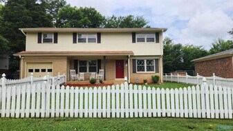 11402 Hillwood Dr SE in Huntsville, AL - Building Photo