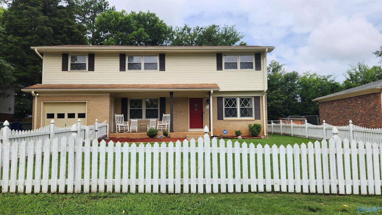 11402 Hillwood Dr SE in Huntsville, AL - Building Photo