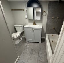 2101 Delesseps Ave, Unit B in Savannah, GA - Foto de edificio - Building Photo