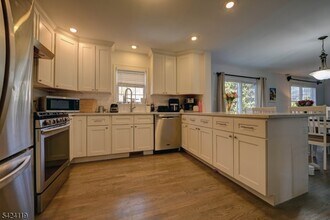 31 Ashwood Ave in Summit, NJ - Foto de edificio - Building Photo