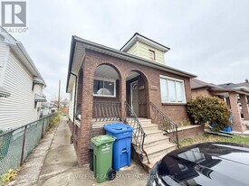 1102 Langlois Ave in Windsor, ON - Building Photo