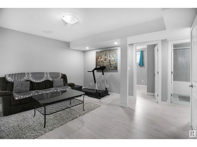 2333 Wonnacott Crescent in Edmonton, AB - Building Photo - Building Photo