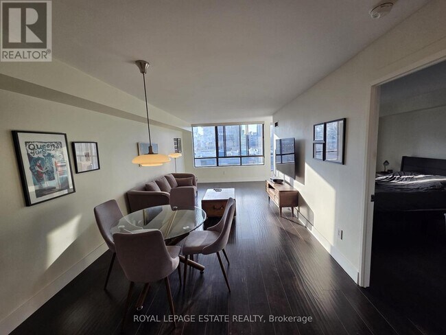 117 Gerrard St E in Toronto, ON - Building Photo - Building Photo