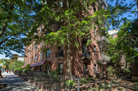 3353 82nd St in Jackson Heights, NY - Foto de edificio - Building Photo