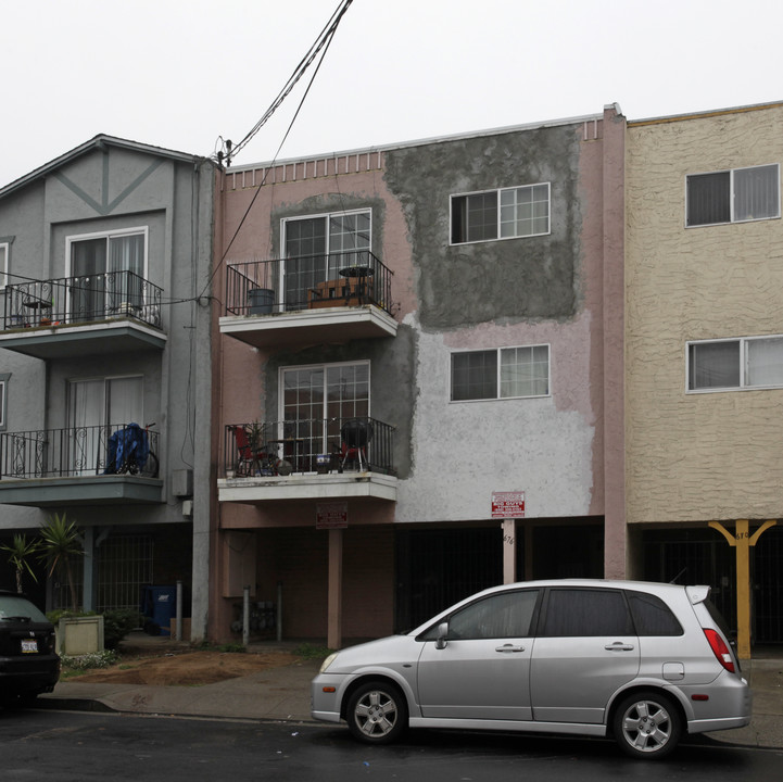 676 Sylvan St in Daly City, CA - Building Photo