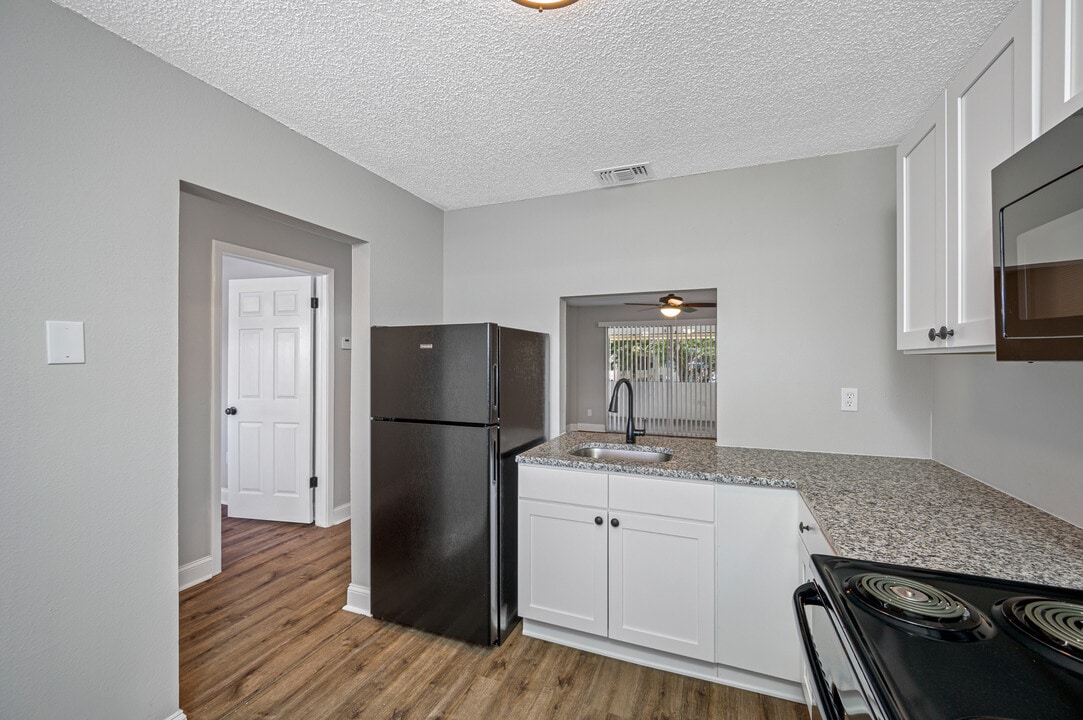 Spacious one- and two-bedroom apartments in Port Richey, FL - Building Photo