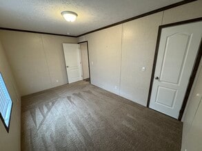 91 Locust Ave in Highland, MI - Building Photo - Building Photo