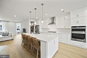 7546 Sawyer Farm Wy in McLean, VA - Building Photo - Building Photo