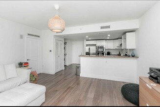 170 SE 14th St, Unit 1802 in Miami, FL - Building Photo - Building Photo