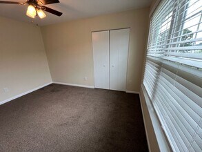226 London Ct in Egg Harbor Township, NJ - Building Photo - Building Photo