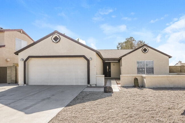 property at 4467 W Yorkshire Dr