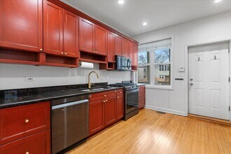 6445 N Greenview Ave, Unit 1 in Chicago, IL - Building Photo - Building Photo