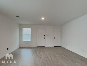 9611 Littleton Grist in San Antonio, TX - Building Photo - Building Photo
