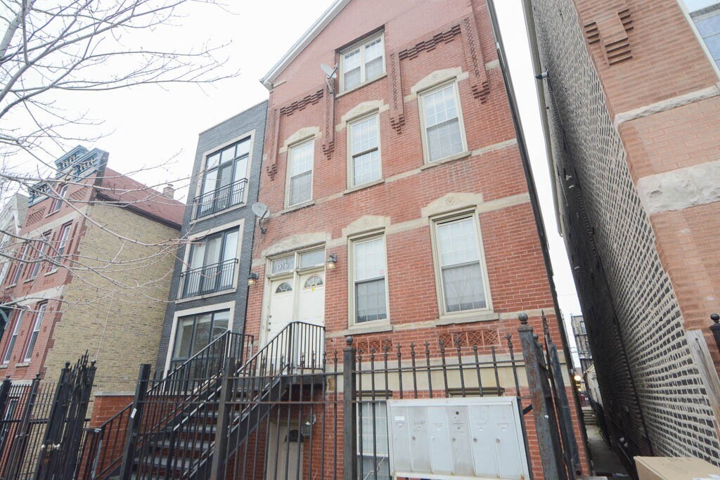 1307 N Greenview Ave in Chicago, IL - Building Photo