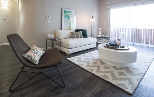 Glenoaks Gardens in Sun Valley, CA - Building Photo - Building Photo