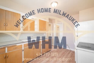 5050 N Bay Ridge Ave in Whitefish Bay, WI - Building Photo