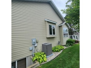 1172 Eagle Park Dr S in Fargo, ND - Building Photo - Building Photo
