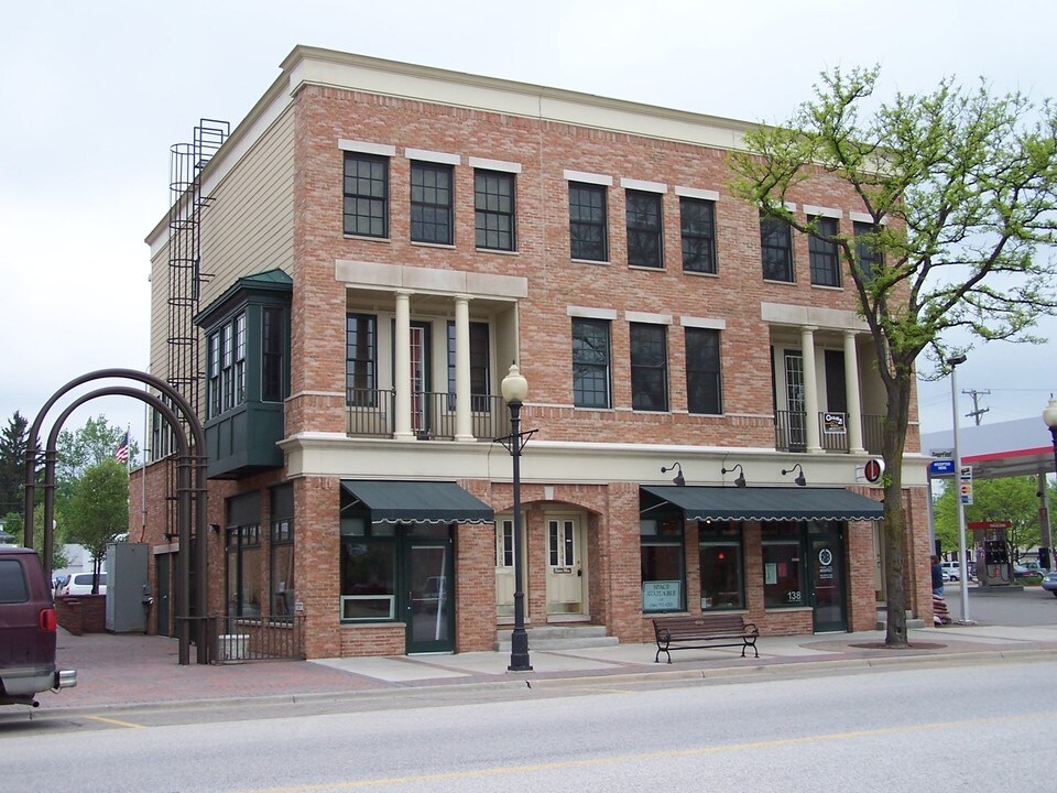 138 S Main St in Romeo, MI - Foto de edificio