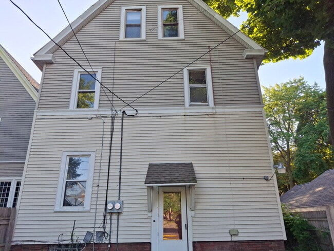 2819 N Cramer St, Unit Lower in Milwaukee, WI - Foto de edificio - Building Photo