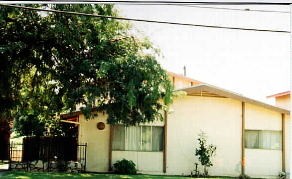 1245 W 4th St in Ontario, CA - Foto de edificio - Building Photo