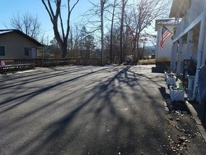 197 Watauga St in Franklin, NC - Foto de edificio - Other