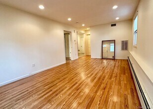 2 Alex Ln in Glen Cove, NY - Building Photo - Building Photo