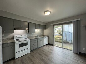 El-Ti-Kee in Portland, OR - Building Photo