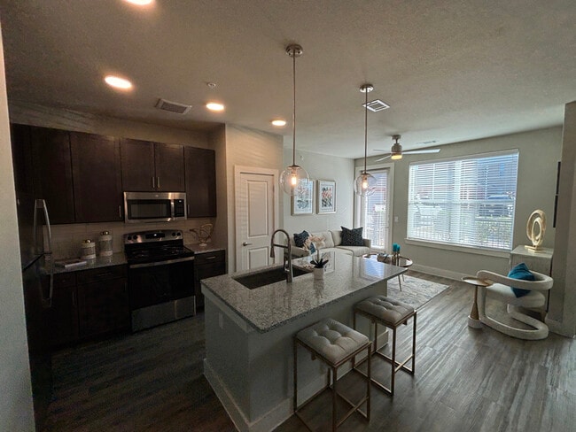 425 El Rio St in San Marcos, TX - Building Photo - Building Photo