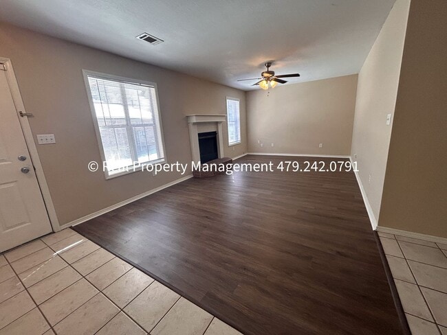 230 W Gary St in Greenwood, AR - Foto de edificio - Building Photo