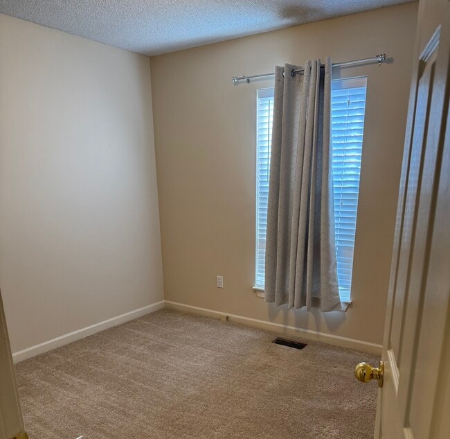 1160 E 77th Ter in Kansas City, MO - Foto de edificio - Building Photo