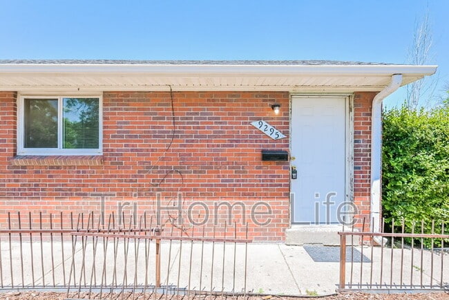 9295 E 14th Ave in Aurora, CO - Building Photo - Building Photo