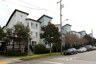 Chestnut Linden Court Apartments in Oakland, CA - Building Photo - Building Photo