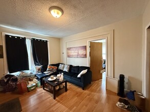 167 Davis Ave, Unit 2 in Kearny, NJ - Foto de edificio - Building Photo