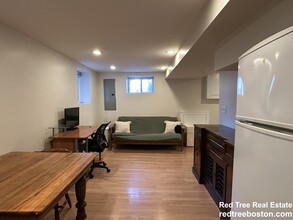 240 Mason Ter, Unit 1 in Brookline, MA - Foto de edificio - Building Photo