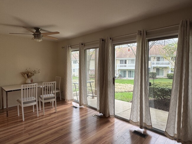 1071 Auburn Ln in Buffalo Grove, IL - Building Photo - Building Photo