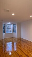 200 Christopher Columbus Dr in Jersey City, NJ - Building Photo - Building Photo