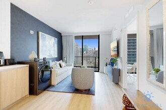 601 NE 1st Ave in Miami, FL - Building Photo - Building Photo