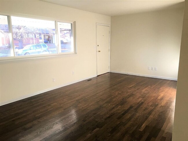 1016 Carver St in Iowa City, IA - Building Photo - Building Photo