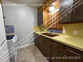 1609 Berry St in Llano, TX - Building Photo - Building Photo