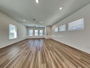 6209 Queen's Path in North Richland Hills, TX - Building Photo - Building Photo