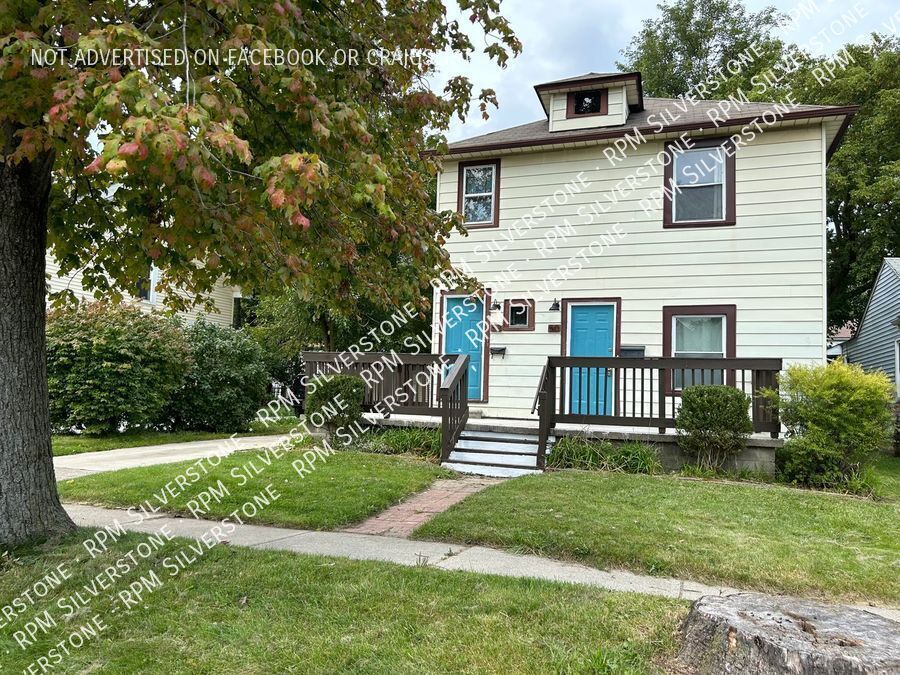 52 W Bernhard Ave in Hazel Park, MI - Building Photo