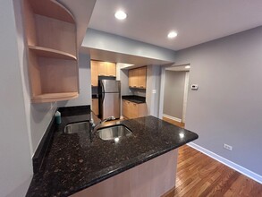 6954 N Greenview Ave, Unit 101 in Chicago, IL - Building Photo - Building Photo