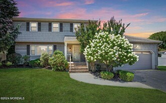 85 Locust Ave in West Long Branch, NJ - Building Photo