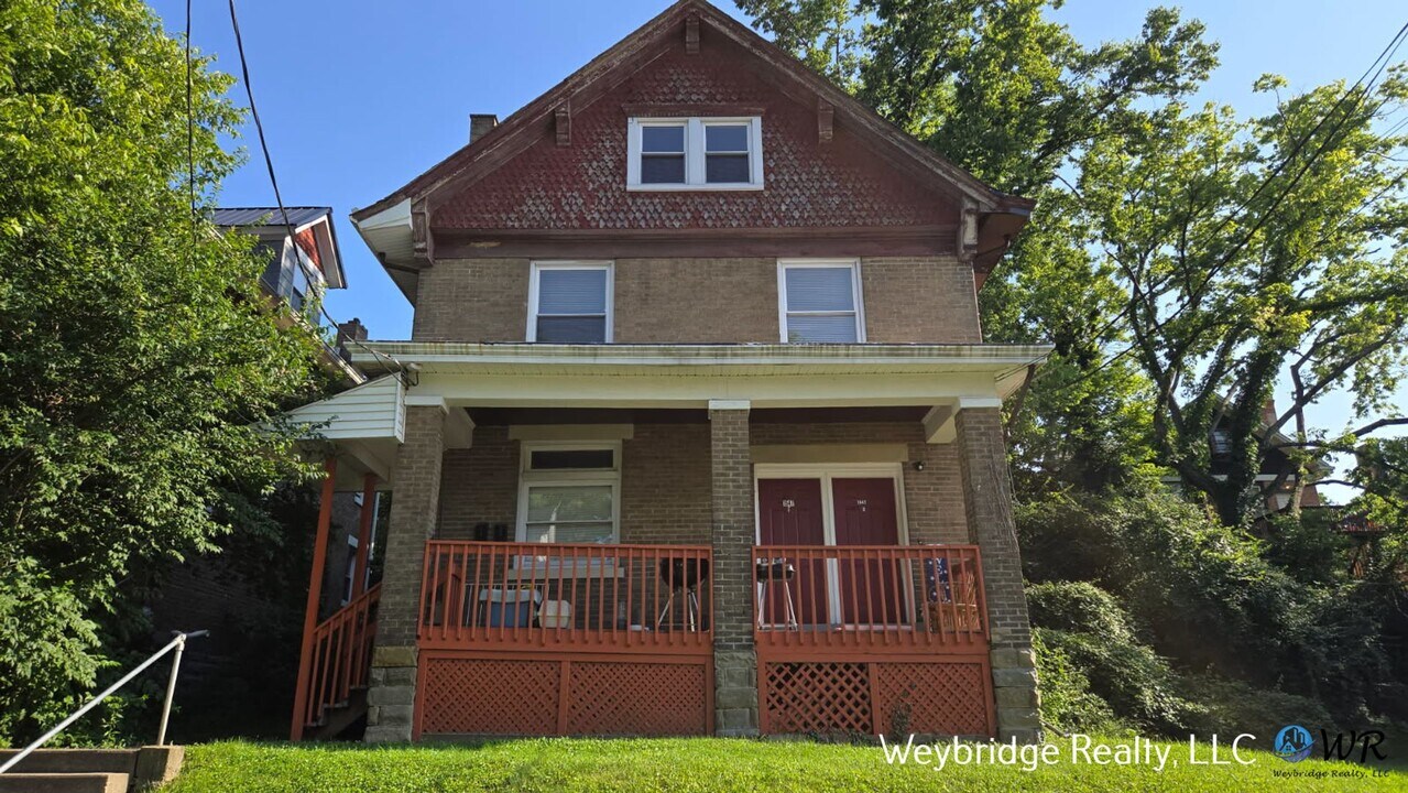 1547 Dixmont Ave in Cincinnati, OH - Building Photo