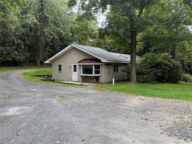 property at 7 Tanglewood Park Dr