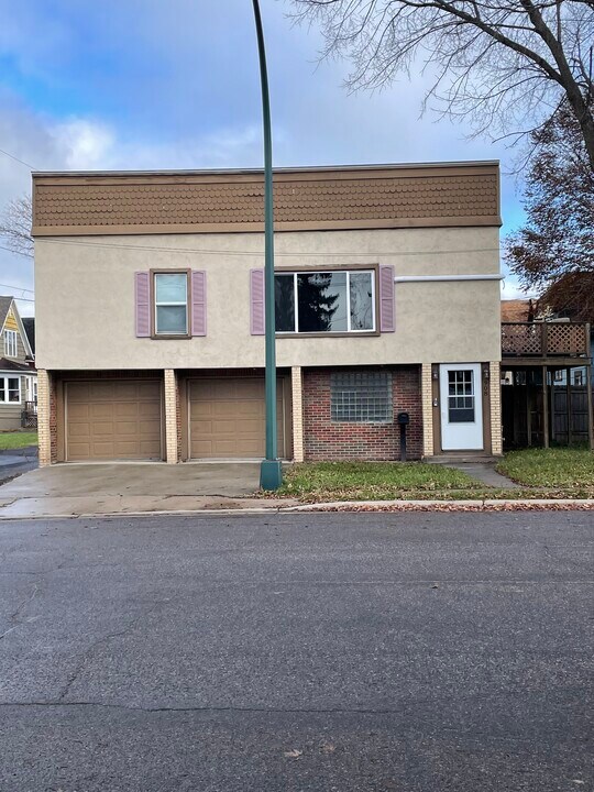 908 S 4th Ave in Virginia, MN - Building Photo